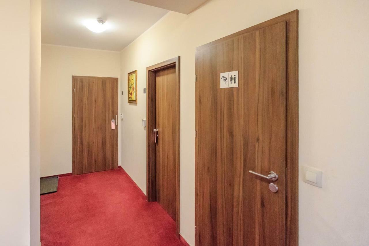 Botanik Hostel Poznan Luaran gambar